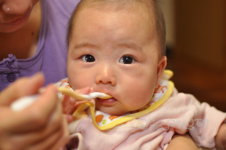 次女ちゃん初めての離乳食