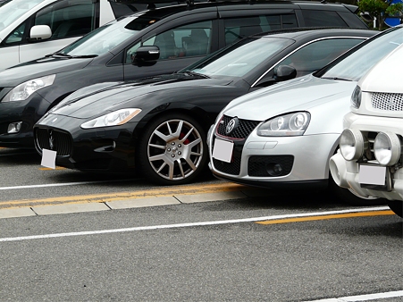 偶然隣に駐車