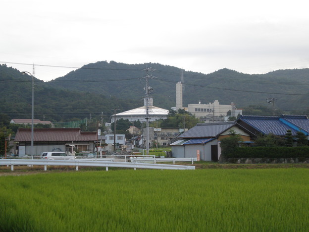 小牧市温水プールと小牧岩倉衛生組合環境センター