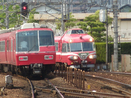 7011Fと5700系並び@神宮前