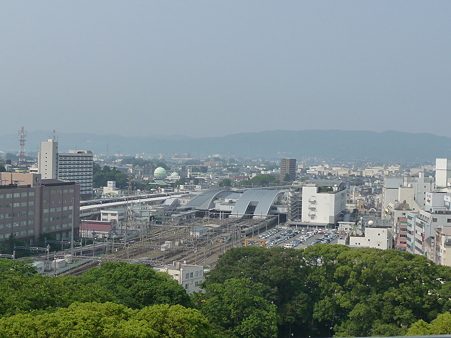 小田原城から見た小田原駅