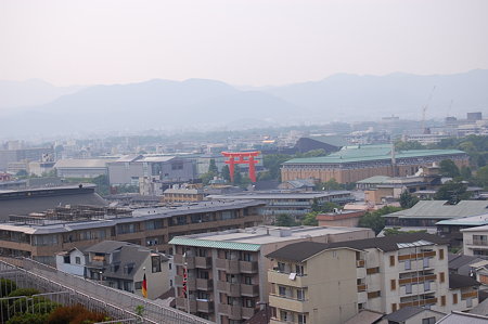 Westin都ホテル京都からの眺め　平安神宮の鳥居