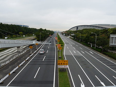 千葉マリンへ向かう陸橋。