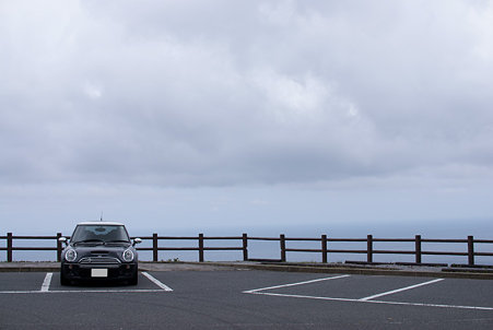 空の公園駐車場