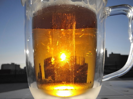 ビールジョッキの夕陽