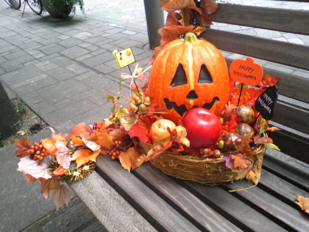 丸の内仲通りのハロウィン飾り02