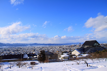 悠創の丘より山形市内を望む