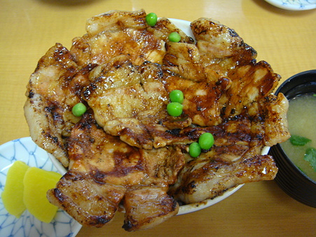 ぱんちょう豚丼