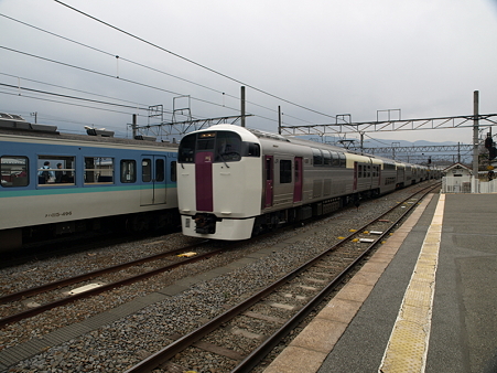 215系(小淵沢駅)