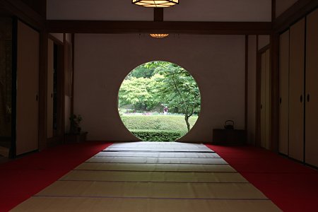 2009.05.25　北鎌倉　明月院　満月の窓