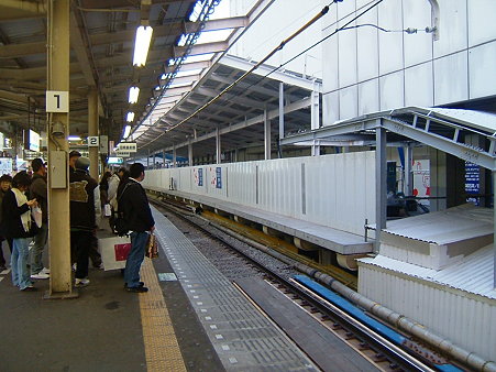 建設中の京急横浜駅下りホーム