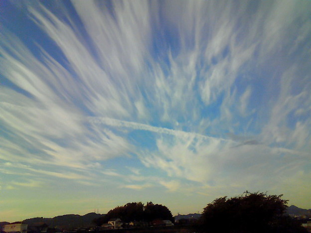 不思議な空 飛行機雲がなかったらもっと幻想的だったかな 写真共有サイト フォト蔵